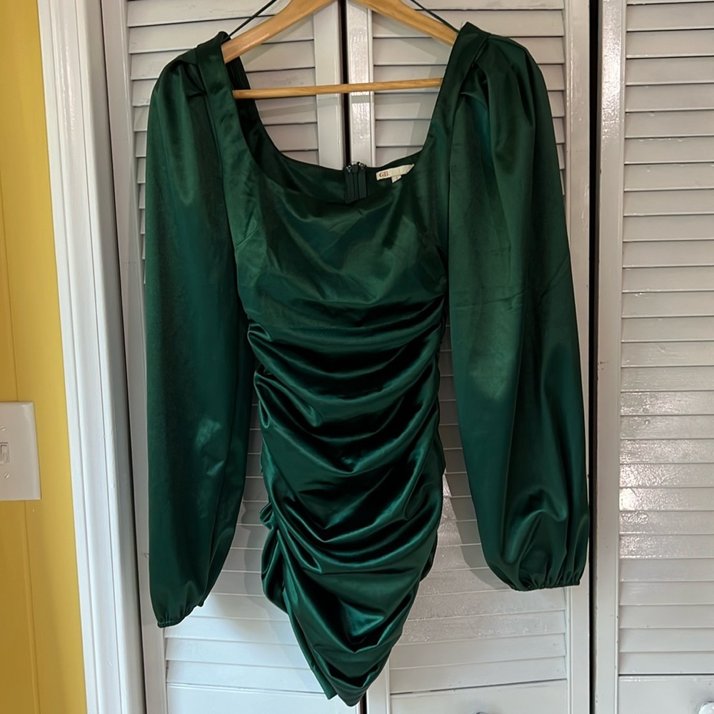 Women’s Size 1 Forest Green Cinched Puff Sleeve Party Dress